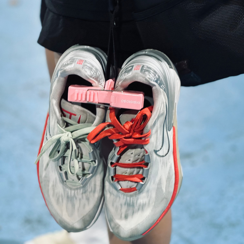 Portable Sneaker Clip Hanger - Multi-Color Carabiner Shoe Organizer